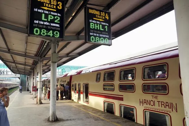 “Hanoi Train” đỗ tại ga Hà Nội, tháng 9 năm 2025, Hà Nội, Việt Nam (Kyodo)