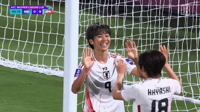 Tiền đạo Riko Ueki lập hat-trick trong 20 phút