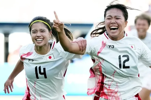 Nữ Nhật Bản đã giành chiến thắng 2-0 trước Đài Bắc Trung Hoa nhờ các bàn thắng của Momoko Tanigawa (phải) và đồng đội. Tuy nhiên, đó là một trận đấu một chiều hơn là bàn thắng. Ảnh/Watanabe Kohji (sử dụng Sony α1)