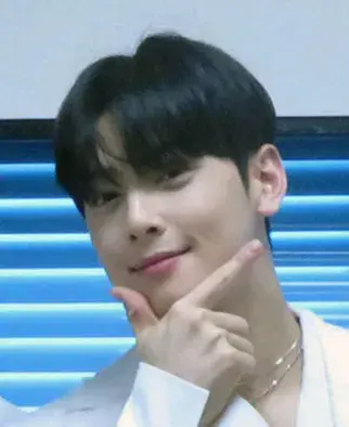 Album solo của Cha Eun-woo đứng đầu bảng xếp hạng toàn cầu