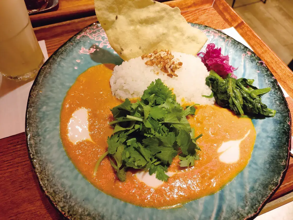 Bánh papad trong cà ri và dạ dày khỏe của cây bút