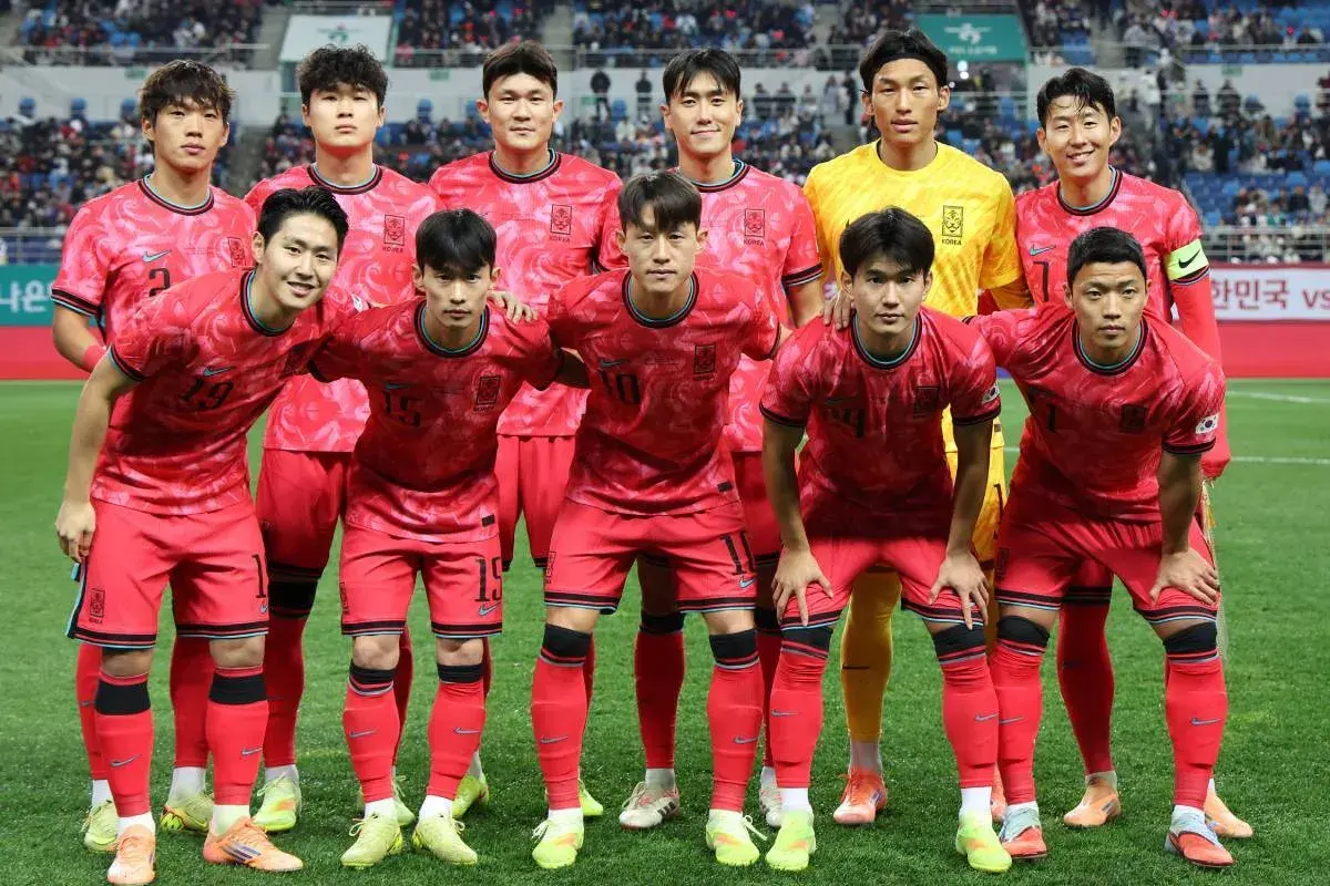 Bóng đá châu Á Hàn Quốc gặp khó, Nhật Bản được kỳ vọng