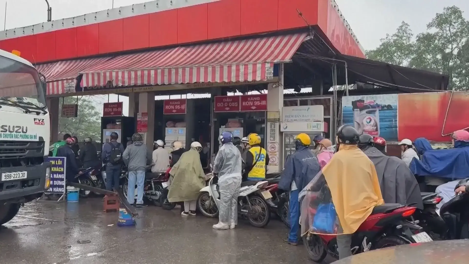 Căng thẳng Trung Đông đẩy giá dầu tăng vọt, Đông Nam Á đối mặt thiếu xăng dầu và cước phí tăng