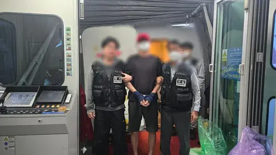 Cưỡng chế 2 nghi phạm Hàn Quốc từ Việt Nam