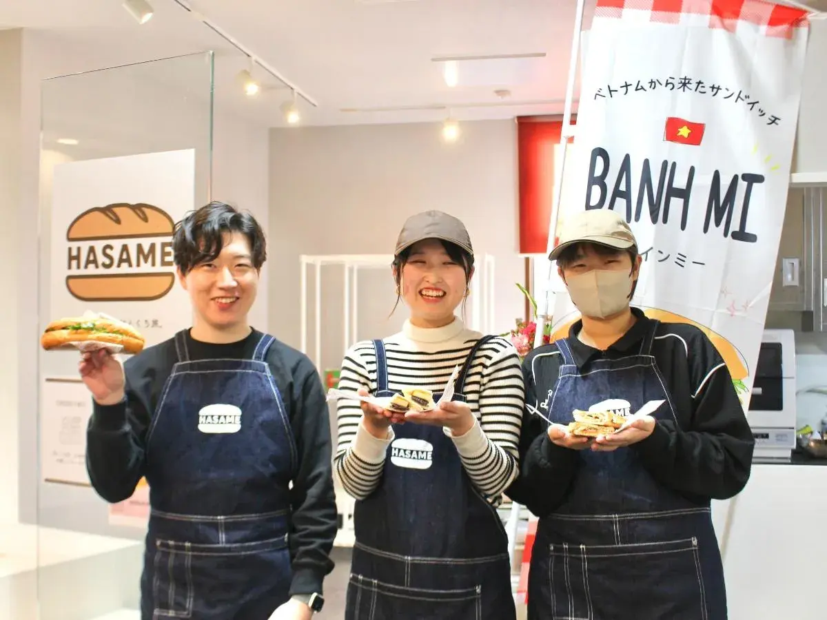 HASAME Tiệm bánh mì kẹp nóng đa quốc gia ở Ube