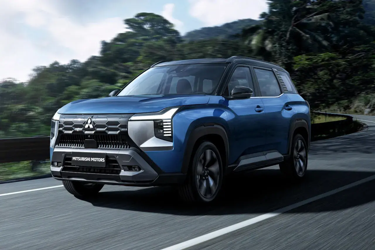 Mitsubishi Destinator SUV 3 hàng ghế khởi đầu thuận lợi