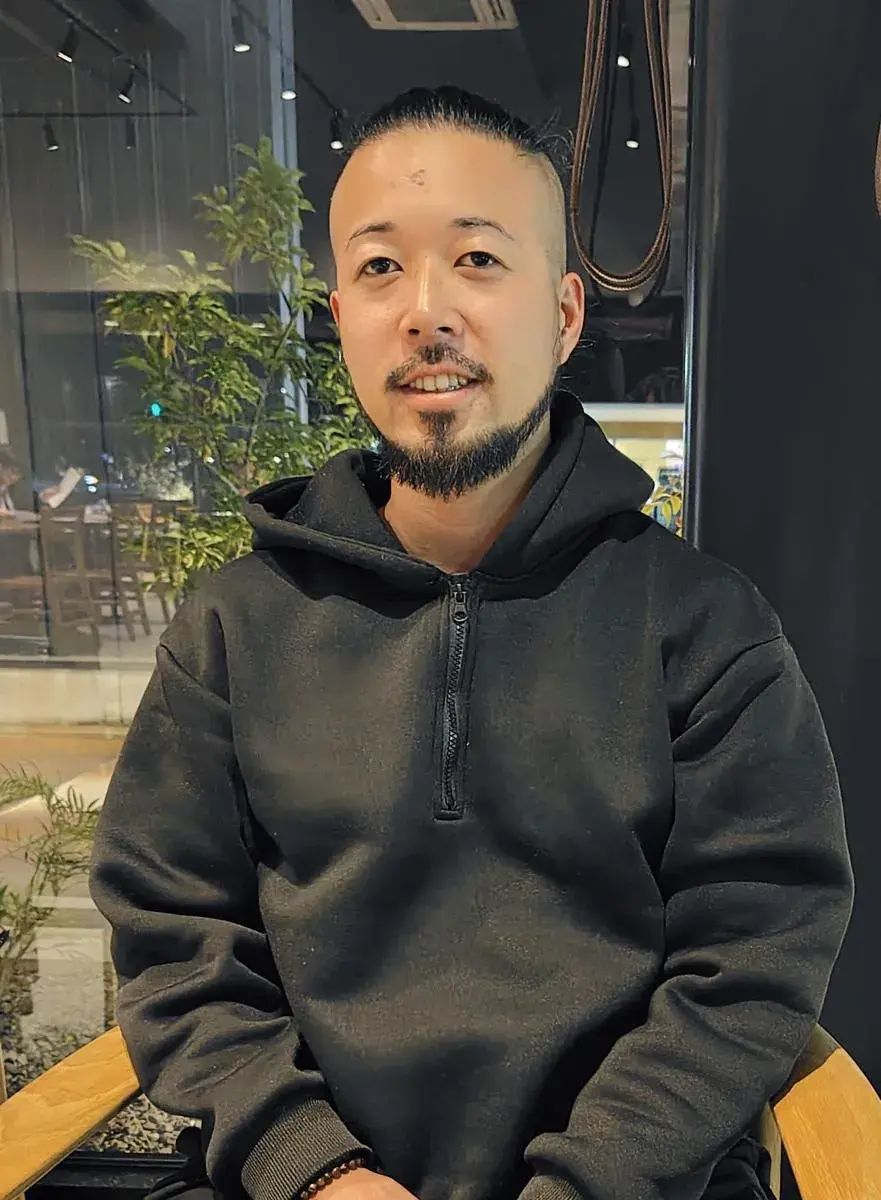 Nhà ảo thuật Sato Moto xuyên Á-Âu trong 478 ngày