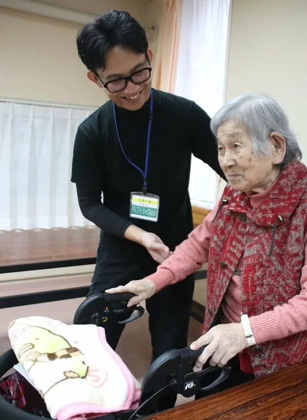 Nhân lực nước ngoài gánh vác địa phương thiếu hụt