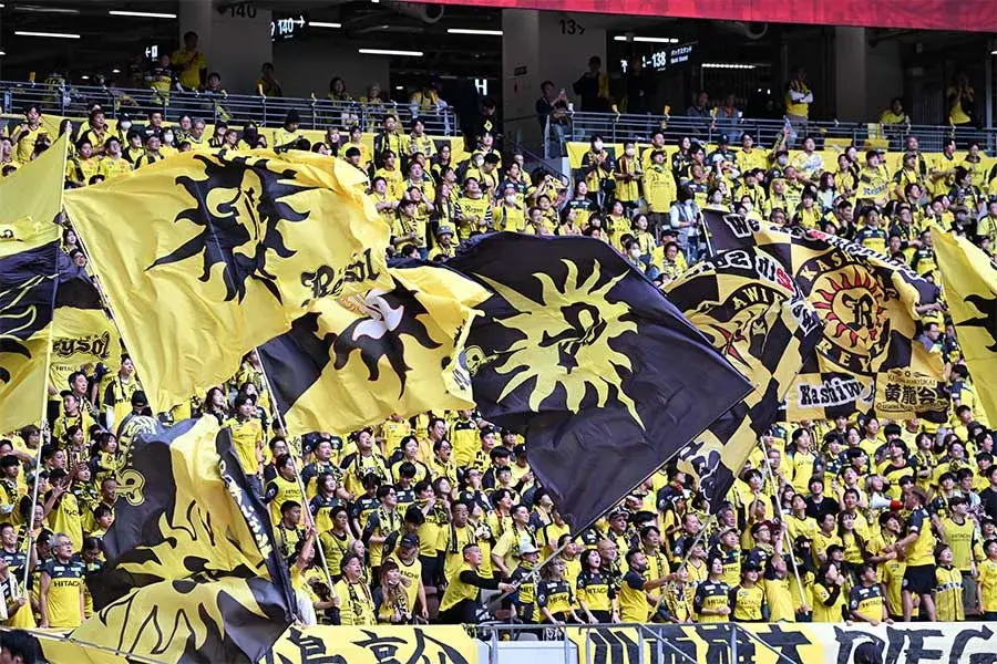 Nhật Bản ghi siêu phẩm từ giữa sân vào lưới PSG U-18