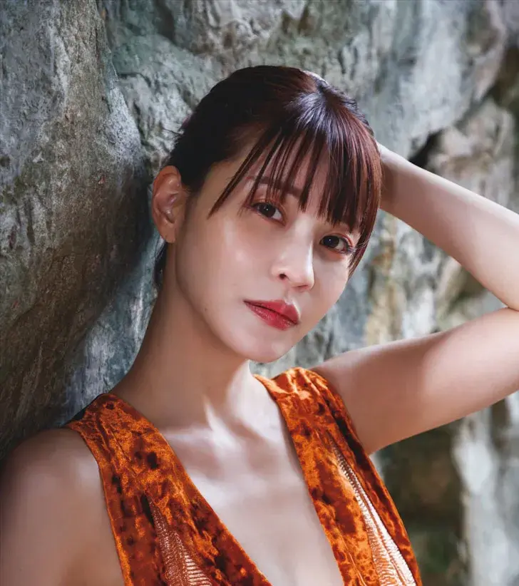 岸明日香 ra mắt sách ảnh kỷ niệm 15 năm sự nghiệp