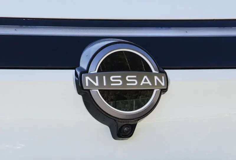 Nissan hợp tác Uber cung cấp xe tự lái