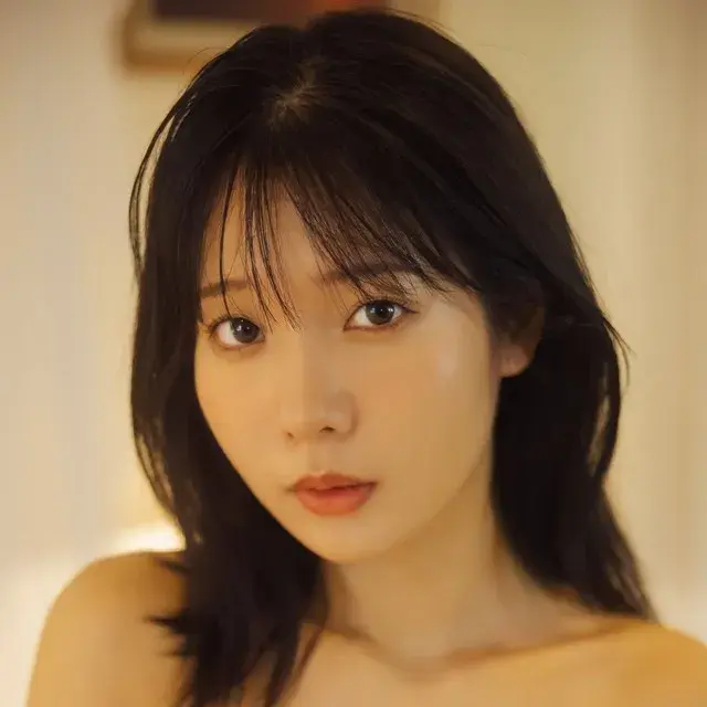 Nữ Idol tóc vàng Oku Yui ra mắt sách ảnh táo bạo