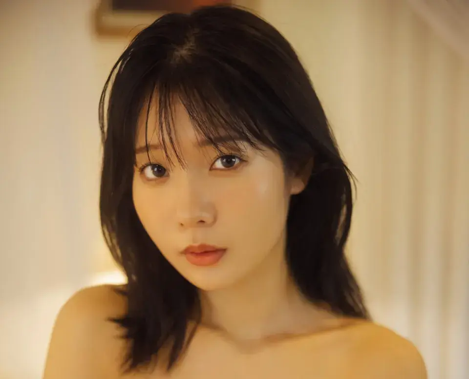 Oku Yui (2i2) ra mắt photobook đầu tiên chụp tại Việt Nam