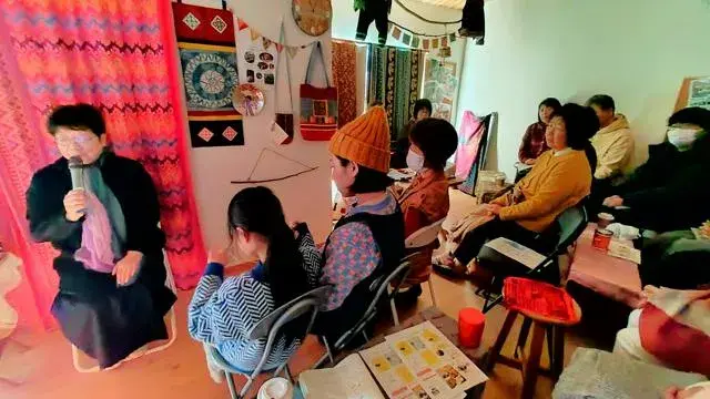 Ông Noda 30 năm đọc truyện cho trẻ, nay hướng đến người lớn