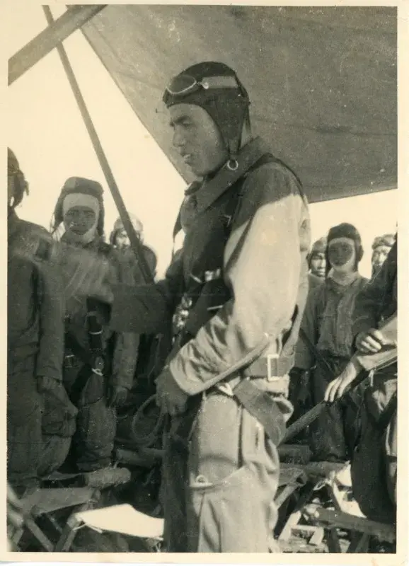 Phi công chuyên cơ Shimizu Senpa Cuộc đời bay lượn