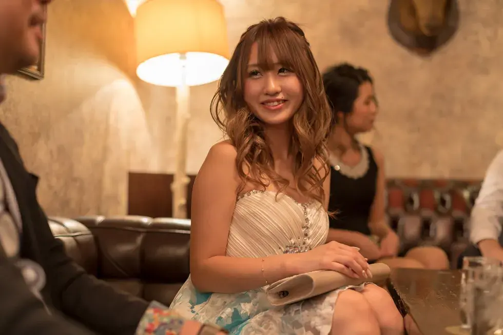 Phụ Nữ Nhật Làm 'Gai Kyaba-jo' Tại Trời Tây