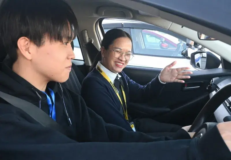 Trường lái ở Mie đào tạo tài xế ngoại bằng app riêng