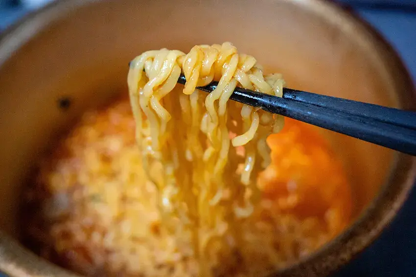 Văn hóa mì gói Hàn Quốc từ món ăn đến lời mời ẩn ý