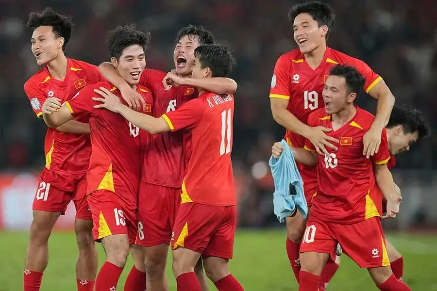 Việt Nam thắng Hàn Quốc, đêm ăn mừng rực lửa