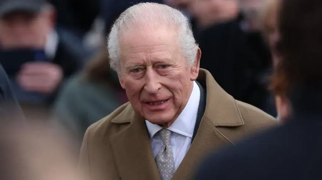 Vua Anh Charles lo ngại về anh trai Hoàng tử Andrew